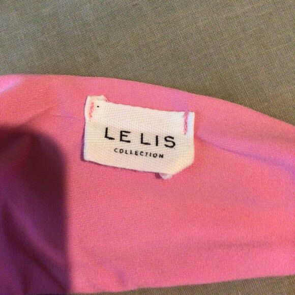 Le Lis Collection Pink Knit Wrap Halter Top Size Small - Picture 7 of 8